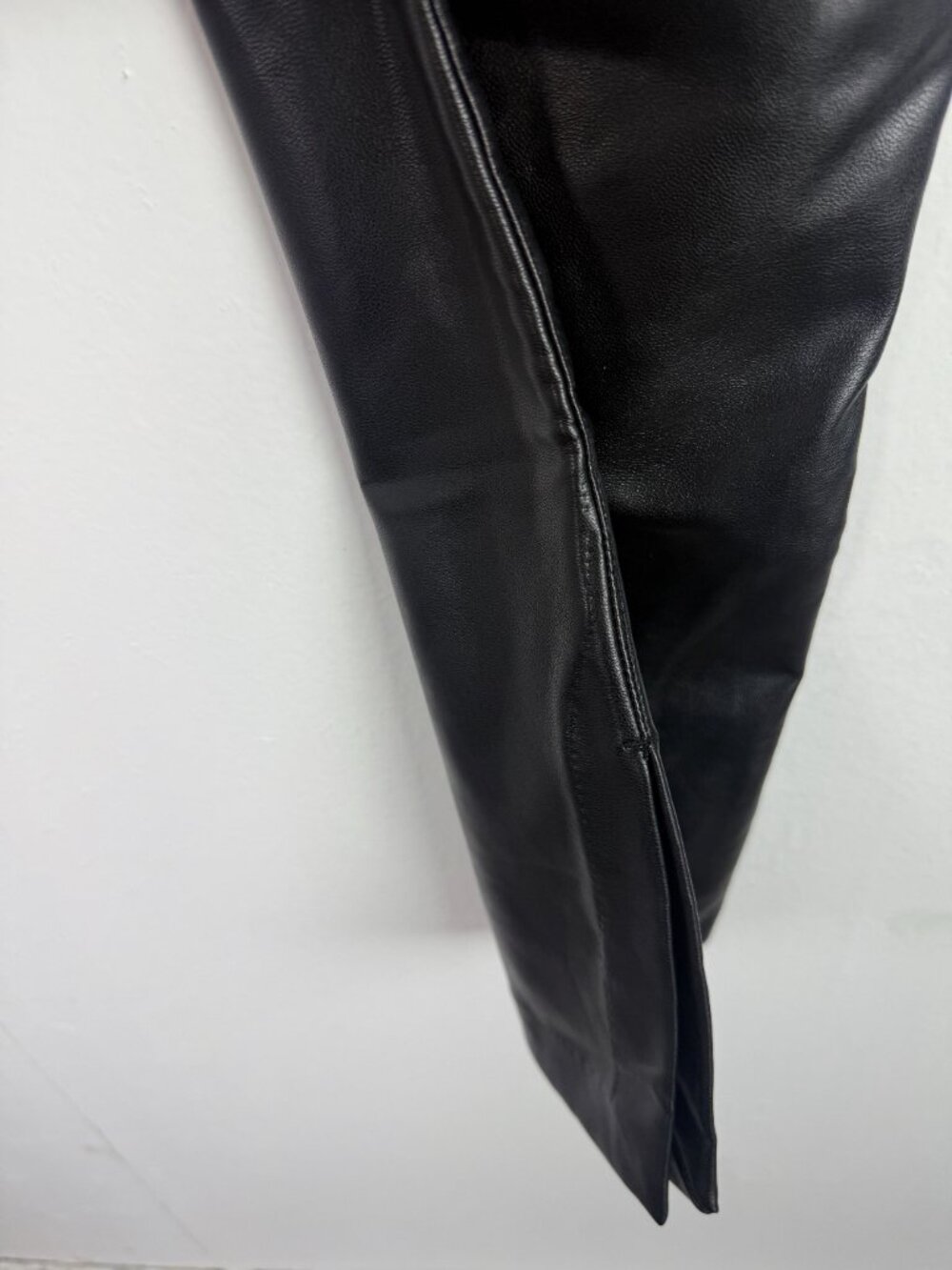 NWT Abercrombie & Fitch 90s Straight Ultra High Rise Vegan Leather Pant 27 SHORT - Picture 7 of 11